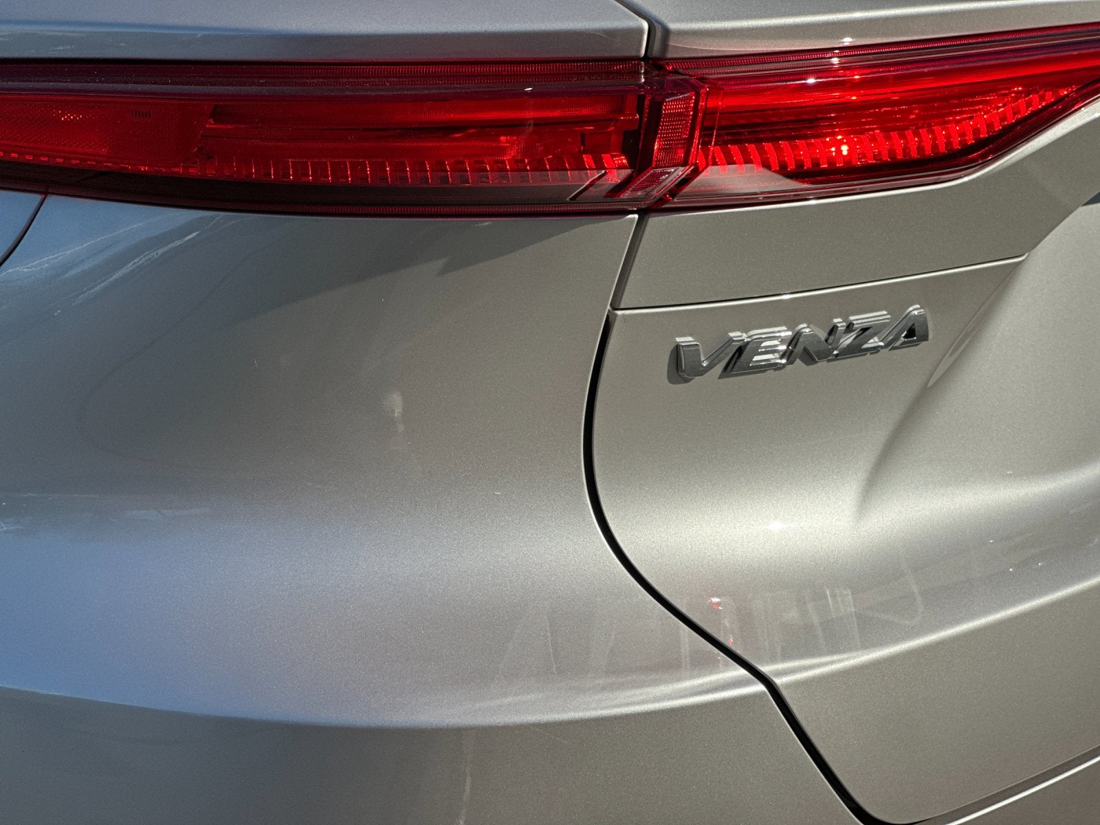 2023 Toyota Venza LE