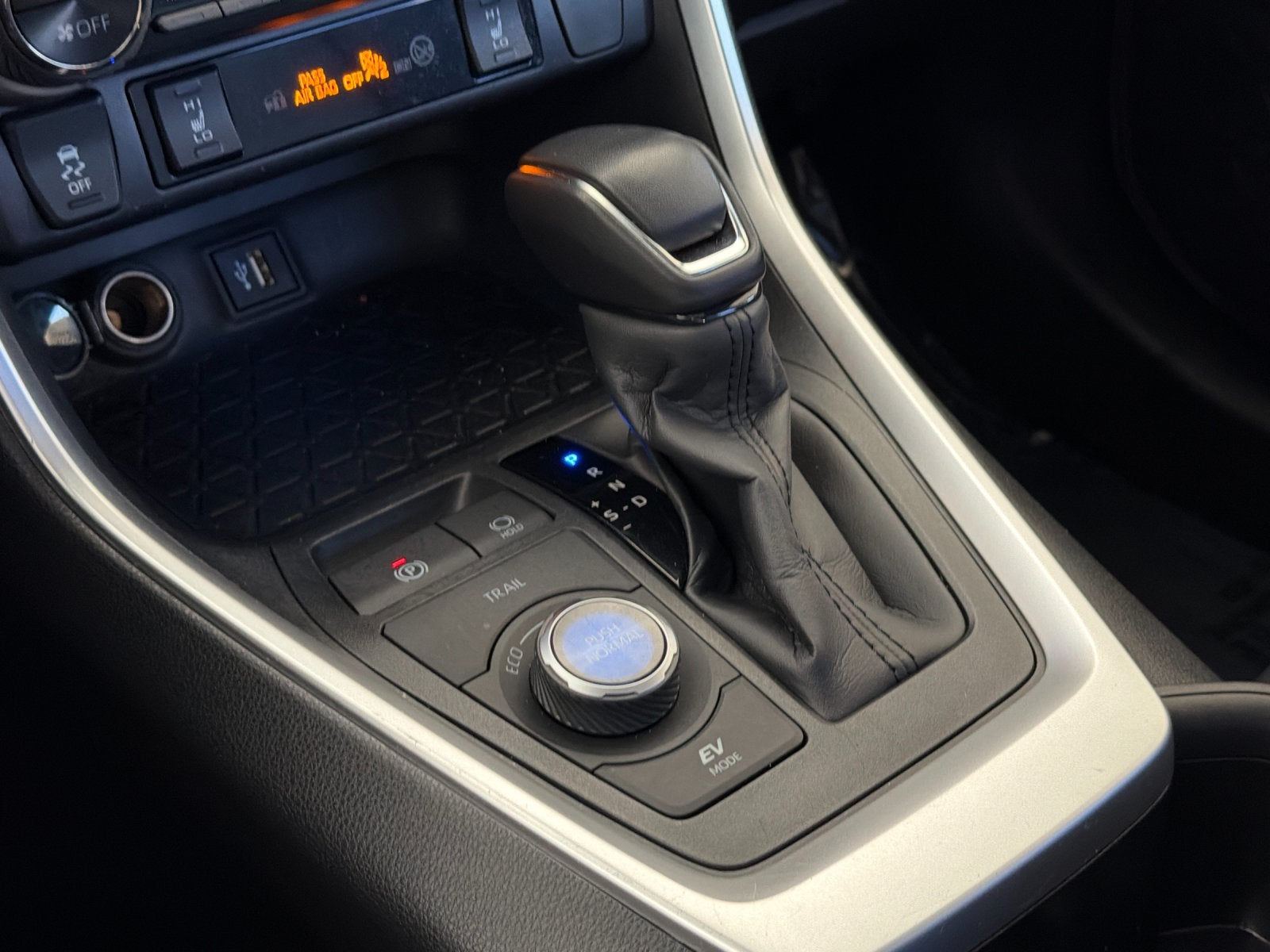 2025 Toyota RAV4 Hybrid XSE