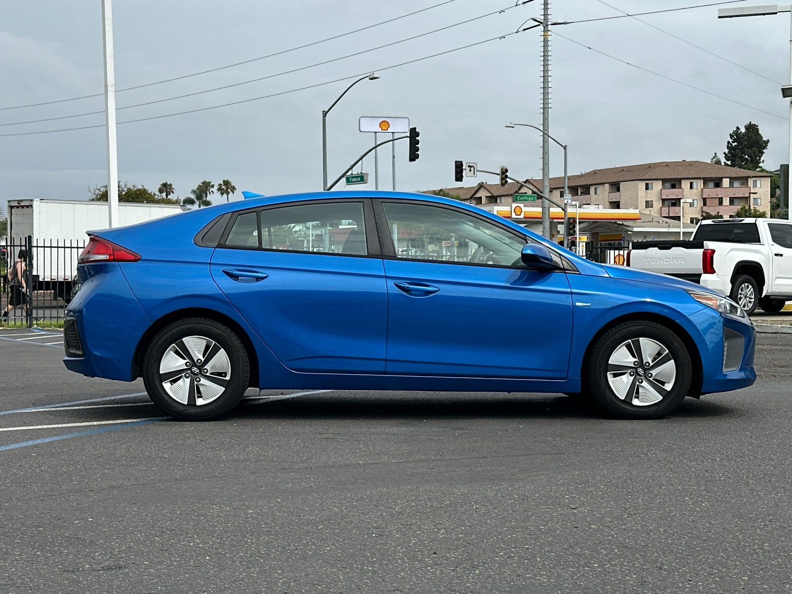 2017 Hyundai Ioniq Hybrid Blue