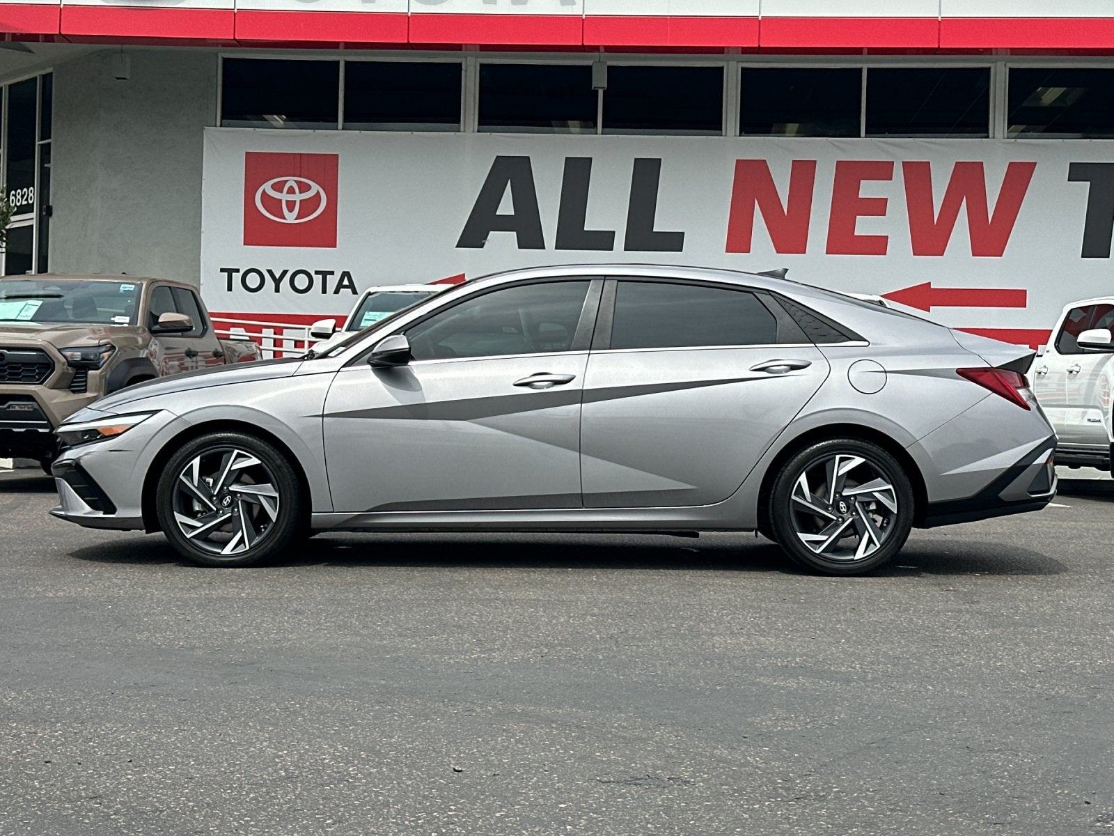 2025 Hyundai Elantra Hybrid Limited