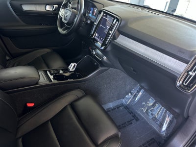 2025 Volvo XC40 B5 Plus Bright Theme