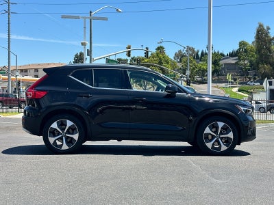 2025 Volvo XC40 B5 Plus Bright Theme