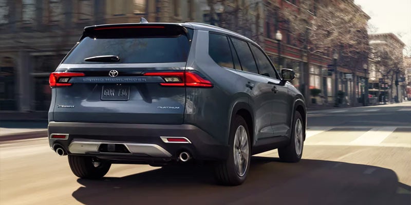 Un coche en la carretera